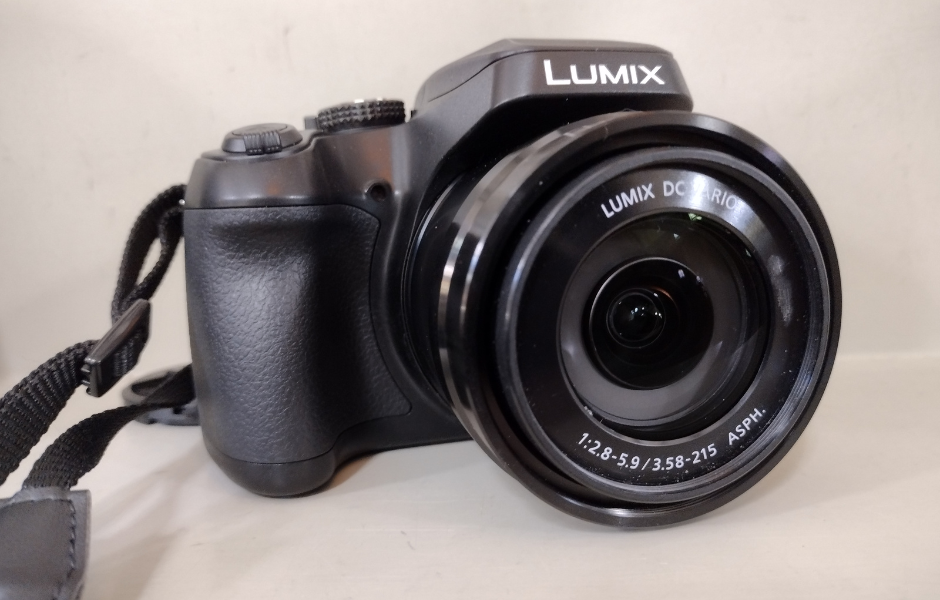 digital camera with zoom lens